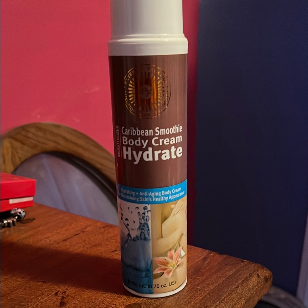 White Cream Moisturizer with Hydrating Formula